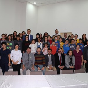 Valimiz Sayın Köksal Şakalar Ve Eşi Müslime Şakalar Hanımefendi, Çocuk Evleri Sitesindeki Çocuklarımızla Akşam Yemeğinde Bir Araya Geldi - fotoğraf 9