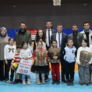 23 Nisan Neşesi Bu Kez Kahraman Gazilerimizin Kıymetli Evlatları ve Arkadaşlarının Gülüşlerinde Hayat Buldu - fotoğraf 1