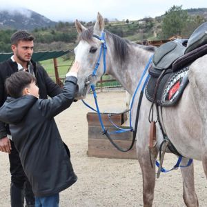 23 Nisan Neşesi Bu Kez Kahraman Gazilerimizin Kıymetli Evlatları ve Arkadaşlarının Gülüşlerinde Hayat Buldu - fotoğraf 6