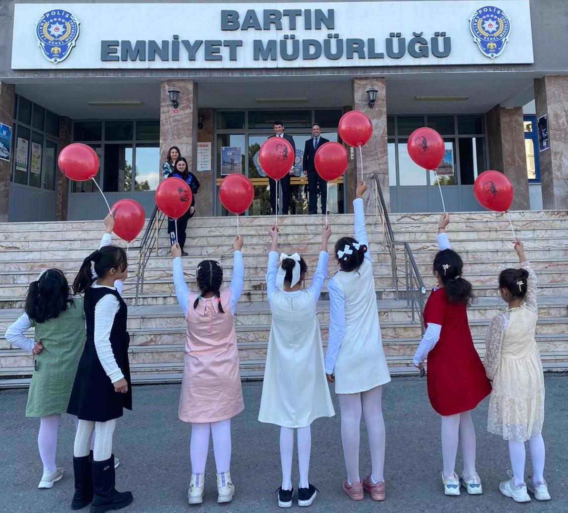 Polis Haftası’nda Anlamlı Ziyaret - fotoğraf 1