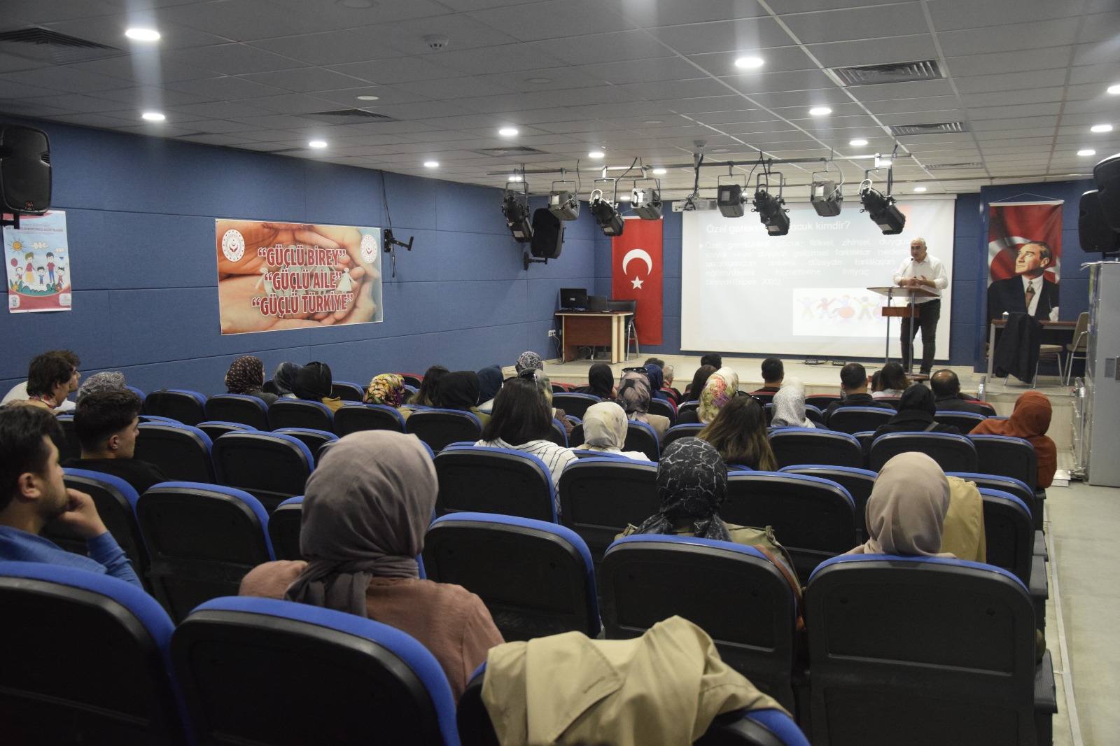 “Özel Gereksinimli Çocukla Konuşma” Konulu Eğitim Gerçekleştirildi