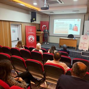Otizmli Birey Ailelerine Yönelik Danışmanlık Projesi Kapsamında Eğitim Gerçekleştirildi - fotoğraf 1