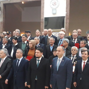 Kıbrıs Gazilerimize Madalya Tevcih Töreni Düzenlendi - fotoğraf 3