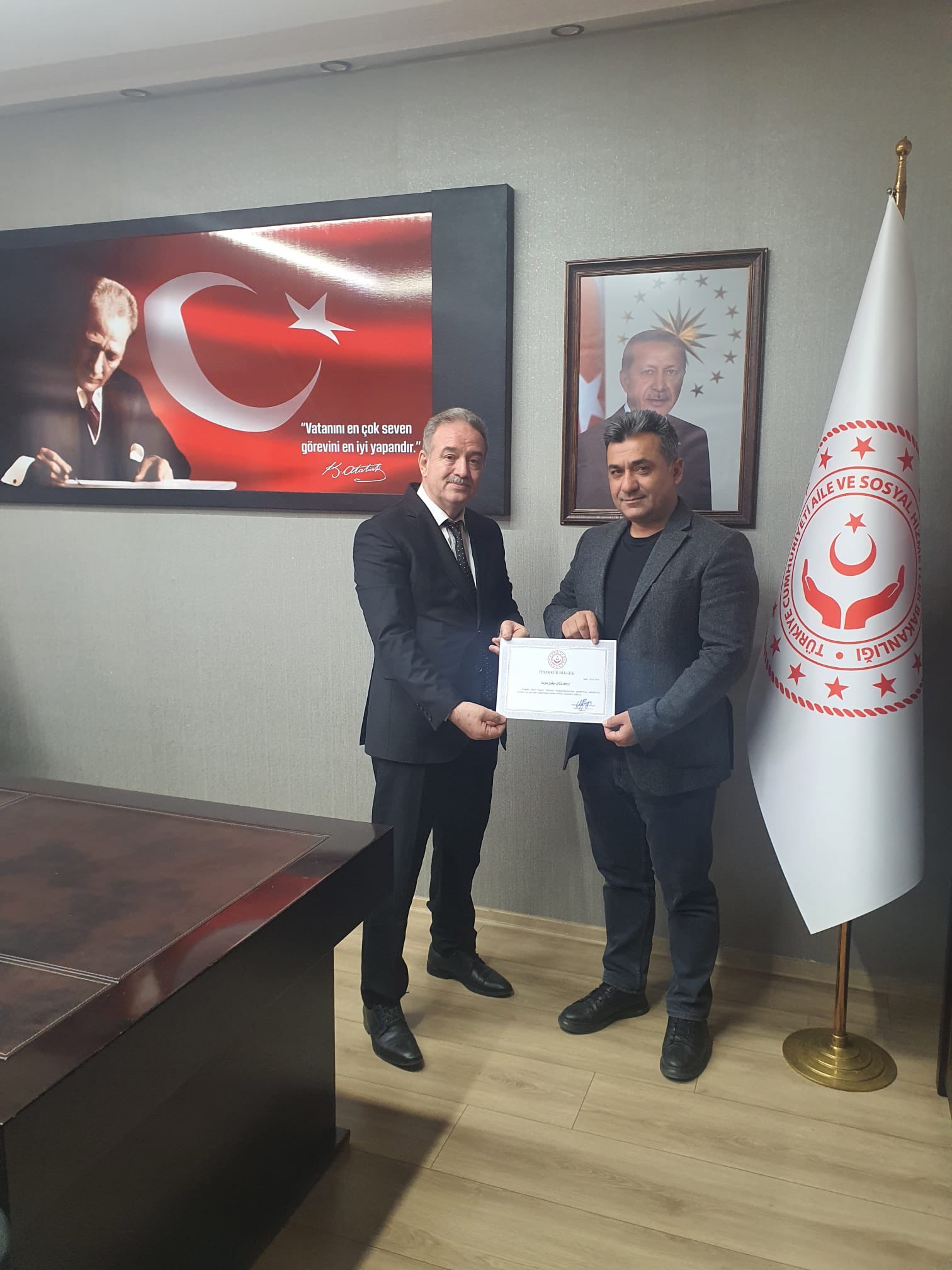 Teşekkür Belgesi Takdim