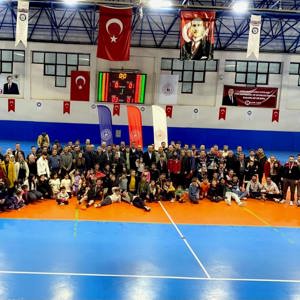 Tavas Mahalleler Futbol Ligi Finalinde Şiddete Karşı Farkındalık Mesajı Verildi - fotoğraf 1