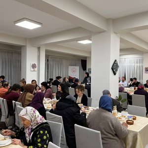 Büyüklerimiz ve Çocuklarımız İftar Programında Buluştu - fotoğraf 4