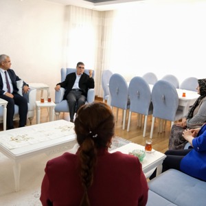 Valimizin Kıymetli Eşi Süreyya Yavuz Hanımefendi ile Şehit Annelerimize Vefa Ziyareti - fotoğraf 8