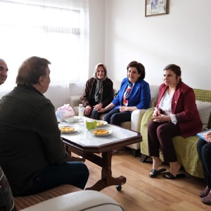 Valimizin Kıymetli Eşi Süreyya Yavuz Hanımefendi ile Şehit Annelerimize Vefa Ziyareti - fotoğraf 4