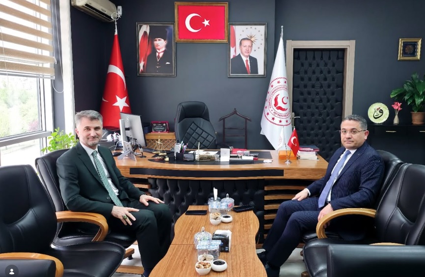 İl Müftümüz İbrahim YAVUZ, İl Müdürümüz Adem YÜCEL' i makamında ziyaret etti.