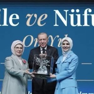 Cumhurbaşkanımız Sayın Recep Tayyip Erdoğan Saygıdeğer Emine Erdoğan Hanımefendi ve Bakanımız Sayın Mahinur Özdemir Göktaşın Teşrifleriyle Gerçekleştirilen Aile ve Nüfus On Yılı (2026–2035) Vizyon Tanıtım Programına İl Müdürümüz Abdurrahman Bilgiç Katılım Sağlamıştır - fotoğraf 2