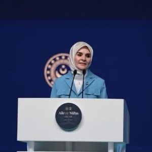 Cumhurbaşkanımız Sayın Recep Tayyip Erdoğan Saygıdeğer Emine Erdoğan Hanımefendi ve Bakanımız Sayın Mahinur Özdemir Göktaşın Teşrifleriyle Gerçekleştirilen Aile ve Nüfus On Yılı (2026–2035) Vizyon Tanıtım Programına İl Müdürümüz Abdurrahman Bilgiç Katılım Sağlamıştır - fotoğraf 3