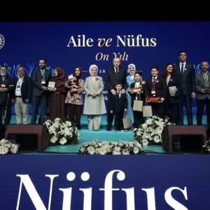 Cumhurbaşkanımız Sayın Recep Tayyip Erdoğan Saygıdeğer Emine Erdoğan Hanımefendi ve Bakanımız Sayın Mahinur Özdemir Göktaşın Teşrifleriyle Gerçekleştirilen Aile ve Nüfus On Yılı (2026–2035) Vizyon Tanıtım Programına İl Müdürümüz Abdurrahman Bilgiç Katılım Sağlamıştır - fotoğraf 4