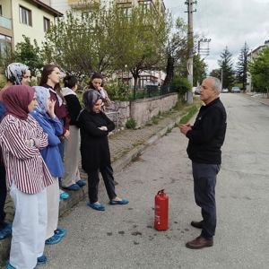 Afet Farkındalık ve Yangınla Mücadele Eğitimleri Gerçekleştirildi - fotoğraf 3