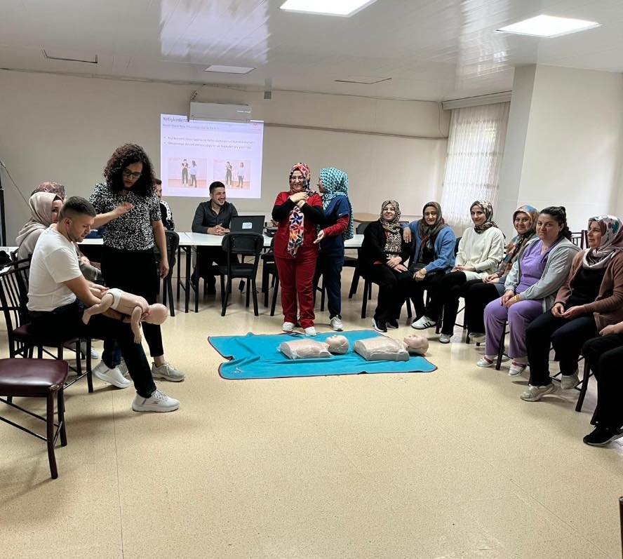 Kula’da Personele Temel İlk Yardım Eğitimi Verildi