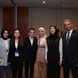 Ordu’nun Çocuk Hakları Elçisi Uluslararası Zirvede: Dijital Güvenlik Masaya Yatırıldı - fotoğraf 3