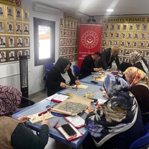 Şehit Yakınları ve Gazilerimiz İçin Sanatla Terapi Filografi Kursu Açıldı - fotoğraf 7