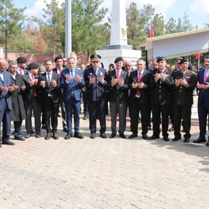 18 Mart Çanakkale Zaferi ve Şehitleri Anma Günü Dolayısıyla Düzenlenen Çelenk Sunma Törenine Katıldık - fotoğraf 1