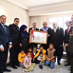 18 Mart Çanakkale Zaferi ve Şehitleri Anma Günü’nde Aziz Şehidimiz Ömer AMİLAĞ’ın Kıymetli Ailesini ve Kahraman Gazimiz İbrahim Halil BEŞKARDEŞ’i Ziyaret Ettik.  - fotoğraf 1