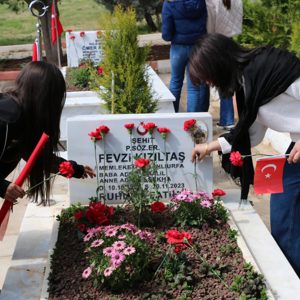 Vefanın En Güzel Hali: Minik Yüreklerle Şehitlik Ziyareti - fotoğraf 25