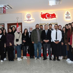 Bitlis Eren Üniversitesi Sosyal Hizmet Bölümü öğrencileri, İl Müdürlüğümüzü ziyaret ederek İl Müdürümüz Vefa Akdoğan ile bir araya geldi - fotoğraf 1