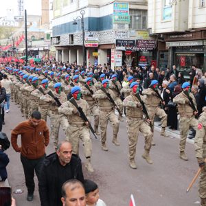 ŞANLIURFA’NIN KURTULUŞUNUN 106. YILINDA YÜRÜYÜŞ ETKİNLİĞİ GERÇEKLEŞTİRİLDİ - fotoğraf 2