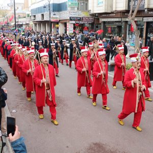 ŞANLIURFA’NIN KURTULUŞUNUN 106. YILINDA YÜRÜYÜŞ ETKİNLİĞİ GERÇEKLEŞTİRİLDİ - fotoğraf 4
