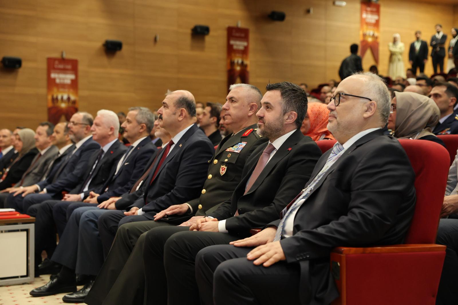 Milli Savunma Üniversitesi ve İstanbul Aile Vakfı İş Birliğinde, “Vatan Müdafaasında Aile ve Nüfus” Üst Başlığıyla Düzenlenen IV. Uluslararası Aile Sempozyumu Gerçekleştirildi