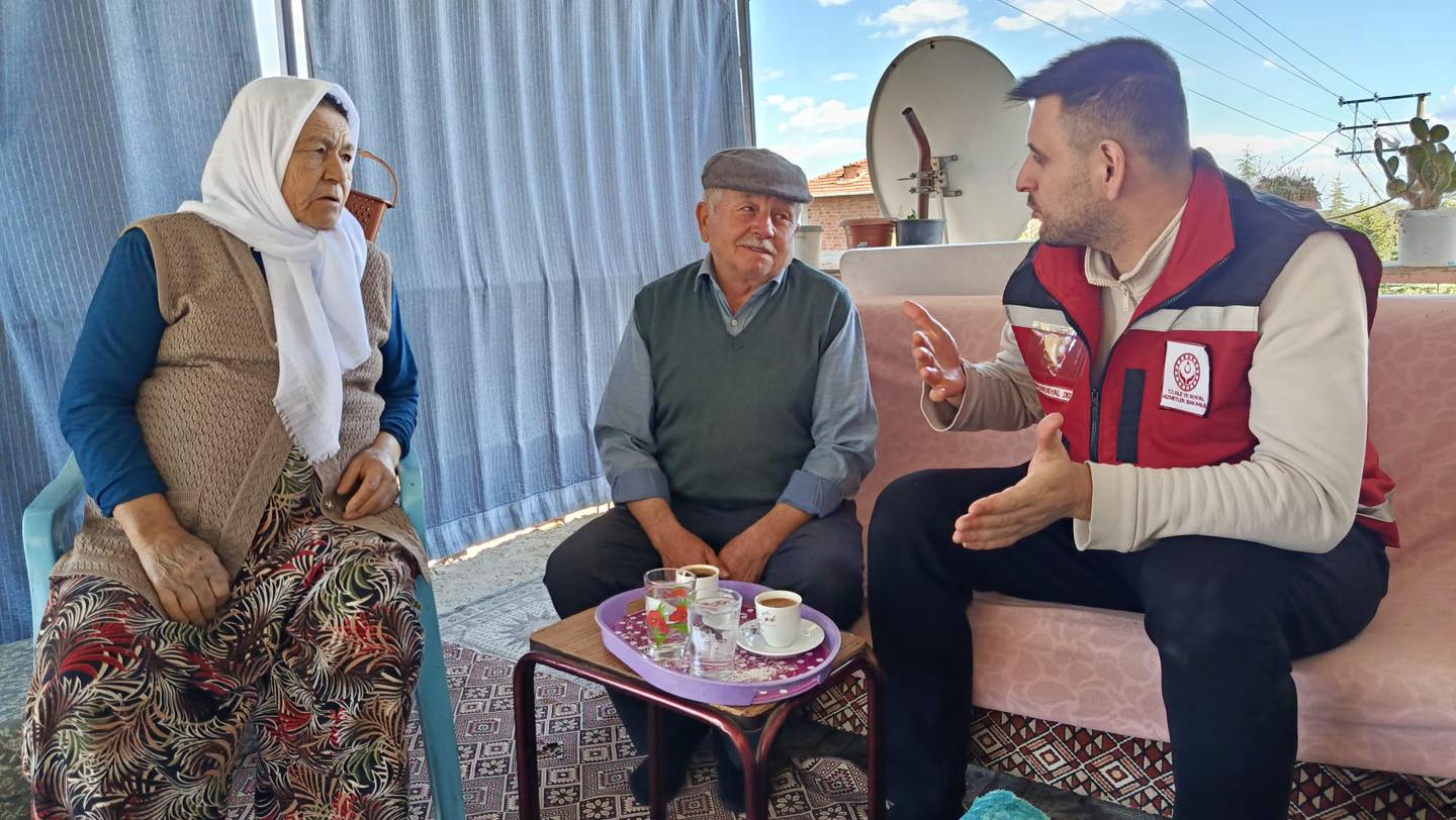 Demirci’de Şehit Annelerine Anneler Günü Ziyareti Gerçekleştirildi
