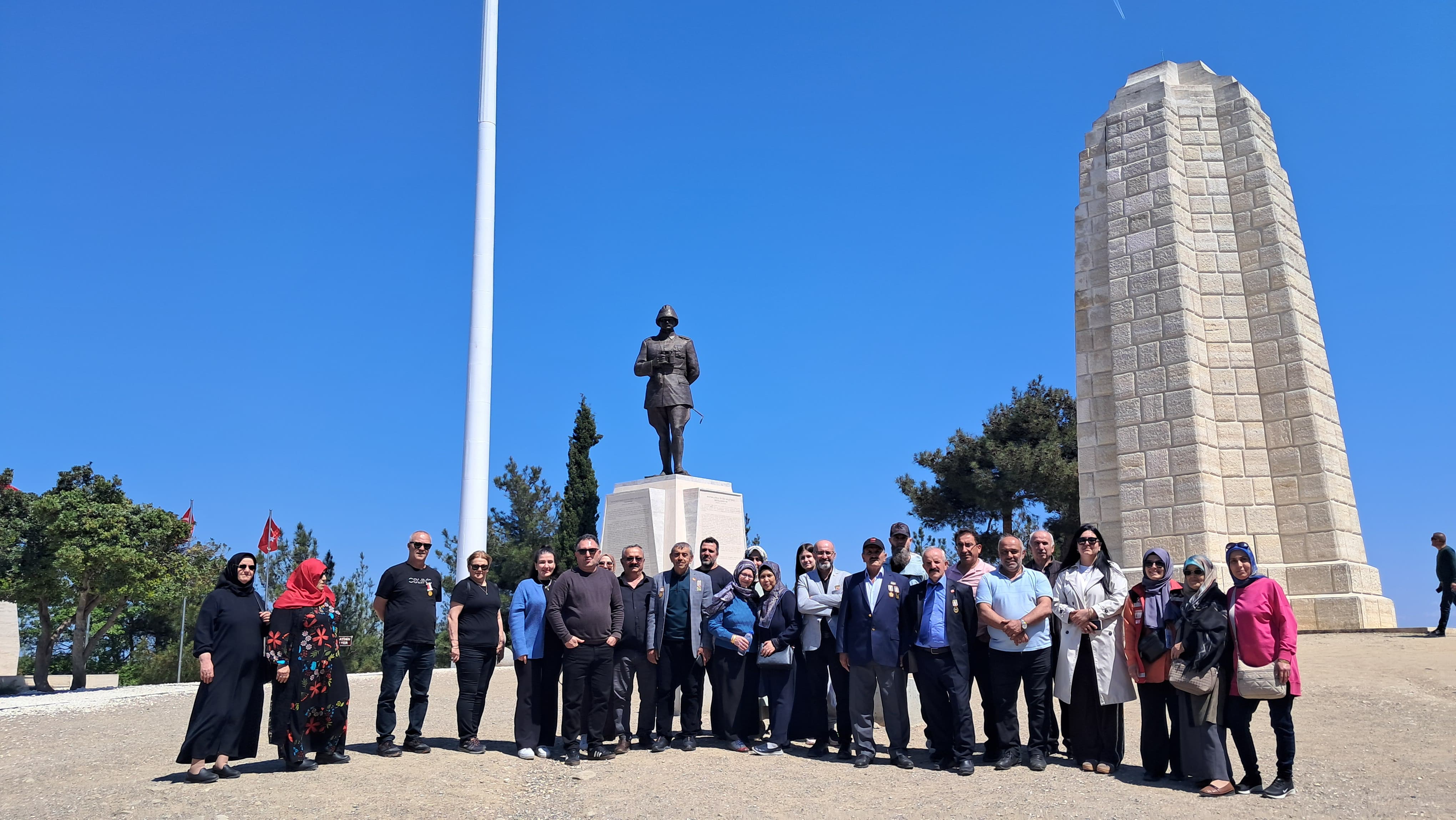 Şehit Yakınları ve Gazi Ailelerine Yönelik Çanakkale Tarihi Gezisi Düzenlendi