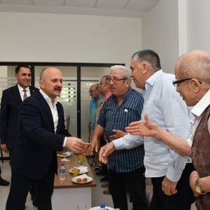 Valimiz Sayın  Dr. Osman Varol ve kıymetli eşleri Funda Varol Hanımefendi, Anneler Günü dolayısıyla Aydın Huzurevi’ni Ziyareti - fotoğraf 6