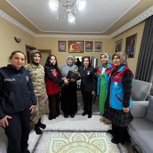  Anneler Günü Münasebetiyle Şehit Annelerimize ve Ailelerimize Anlamlı Ziyaretler - fotoğraf 2