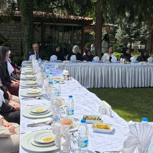 Valimiz Dr. Naci Aktaş’ın eşi Nagihan Aktaş Hanımefendi,Şehit Annelerimizi Anneler Gününde Misafir Etti. - fotoğraf 1