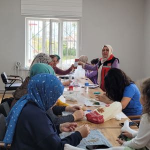 Dazkırı Aile Destek Merkezi'nde Aile ve İnternet, Aile ve Dijital Oyunlar Konusunda Kursiyerler Bilgilendirildi. - fotoğraf 1