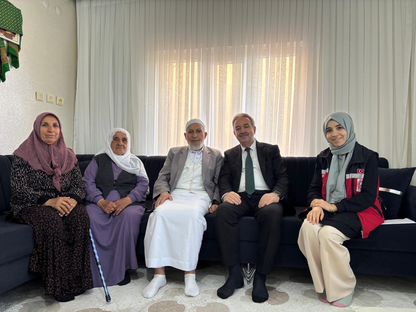 "Tüm Annelerin Anneler Günü Kutlu Olsun"