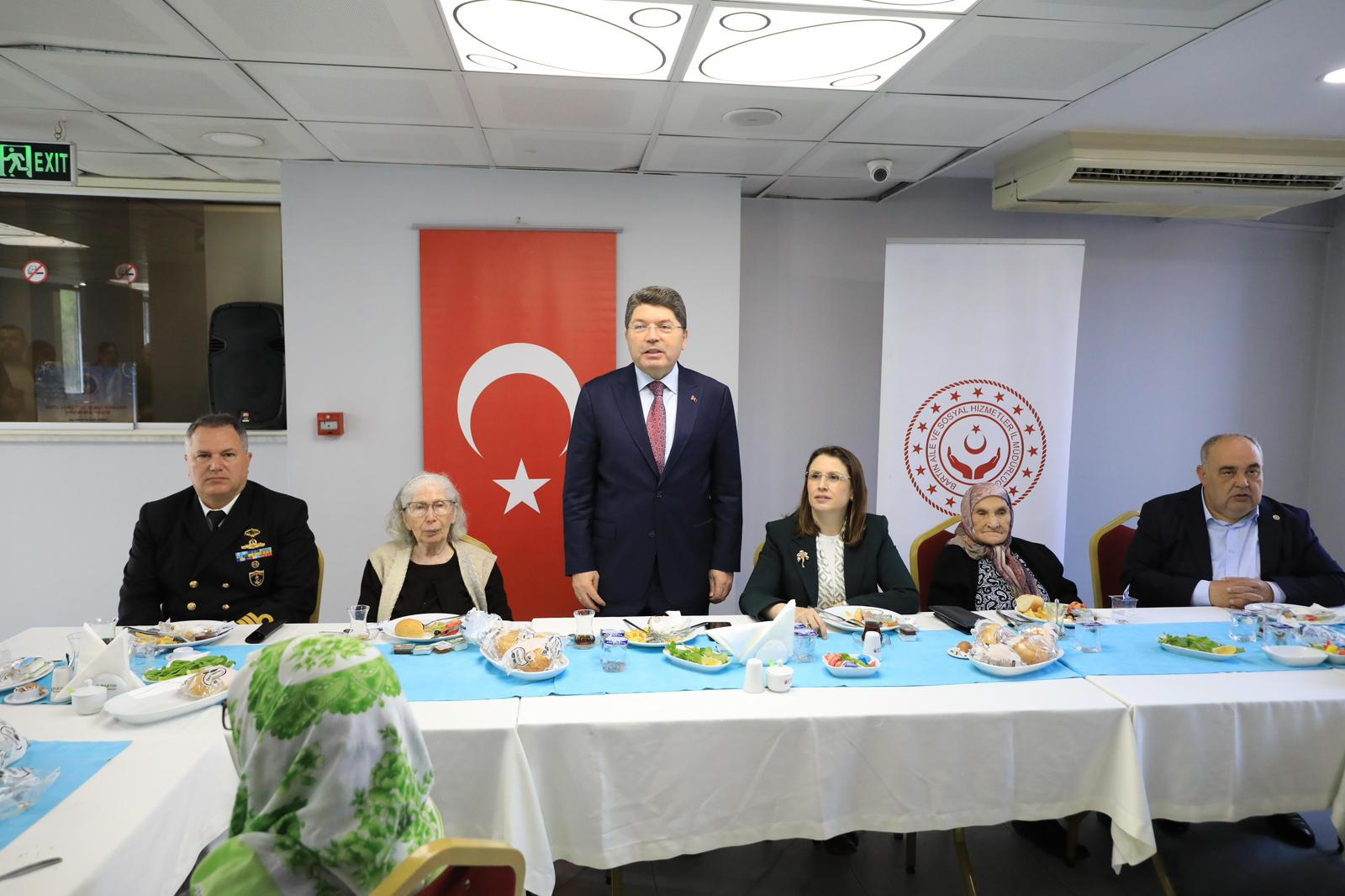 Anneler Günü vesilesiyle şehit annelerimiz onuruna düzenlenen kahvaltı programı gerçekleştirildi.