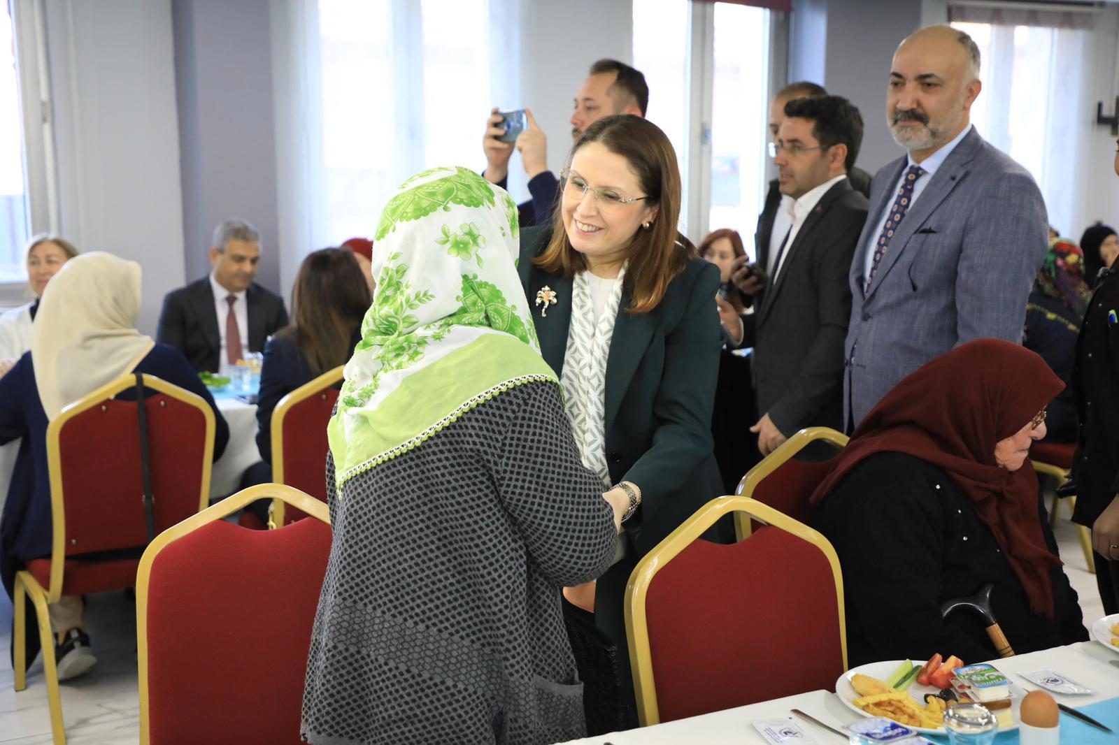 Anneler Günü vesilesiyle şehit annelerimiz onuruna düzenlenen kahvaltı programı gerçekleştirildi. - fotoğraf 2