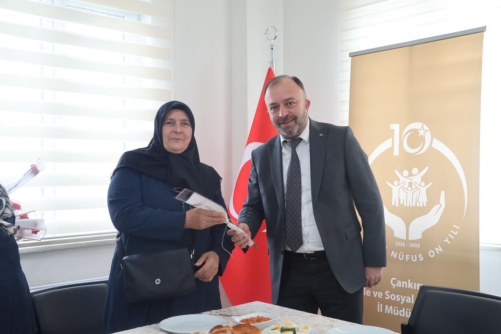 İl Müdürümüz Anneler Günü Münasebetiyle Şehitlerimizin Kıymetli Anneleri ve Eşleri ile Bir Araya Geldi