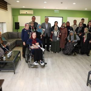 Valimiz Sayın Mehmet Makas ve Eşi Elif Makas Hanımefendi  Anneler Günü Kapsamında Huzurevlerimizi Ziyaret Etti. - fotoğraf 4