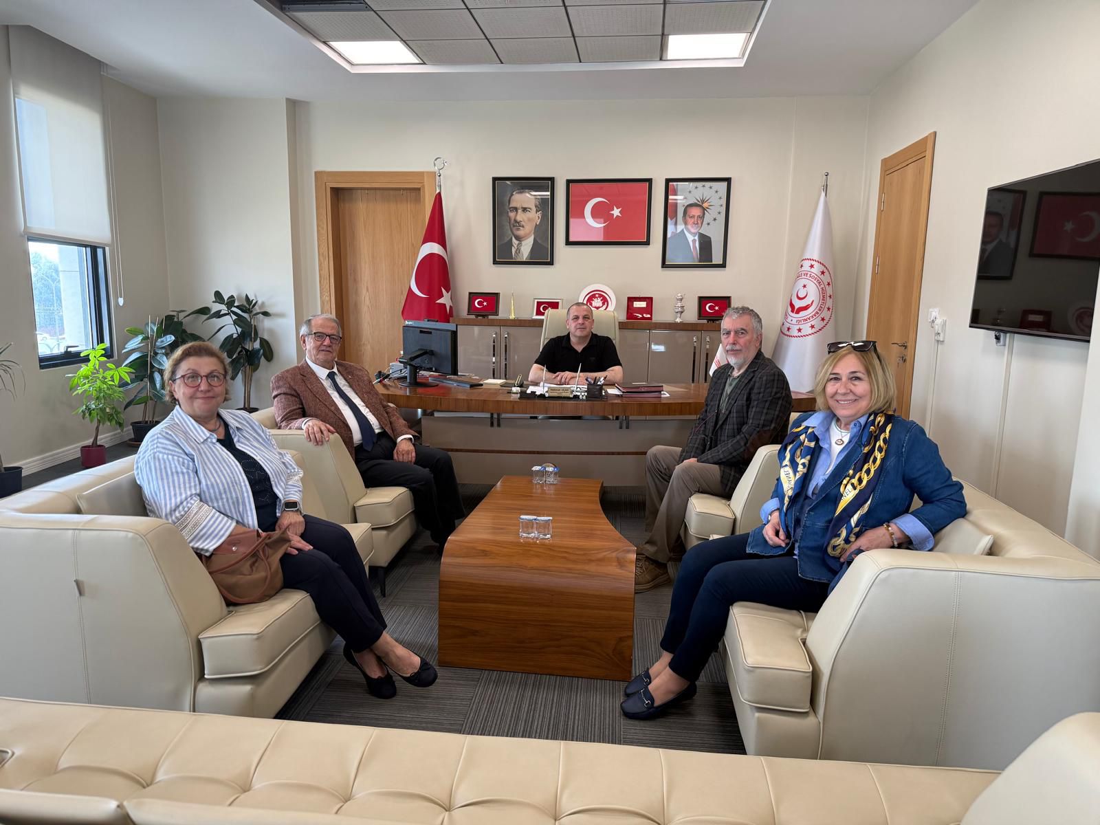 SOSYAL HİZMETLER VAKFI’NDAN İL MÜDÜRLÜĞÜMÜZE ANLAMLI ZİYARET