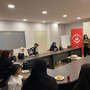 Aile Okulu Projesi Kapsamında “Bilinçli Medya Kullanımı” Eğitimi Düzenlendi. - fotoğraf 1