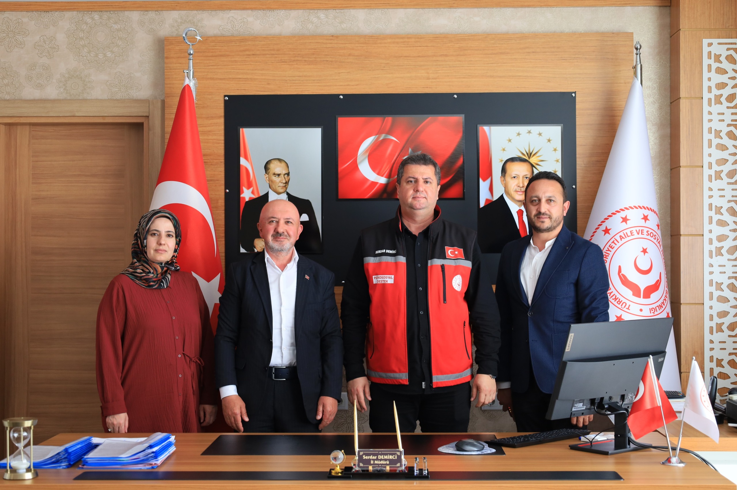 Sağlık-Sen Erzincan Şube Başkanı Sayın Halil İbrahim İçoğlu Ve Beraberindeki Kurum Temsilcileri , İl Müdürümüz Sayın Serdar Demirci’yi Ziyaret Etti.