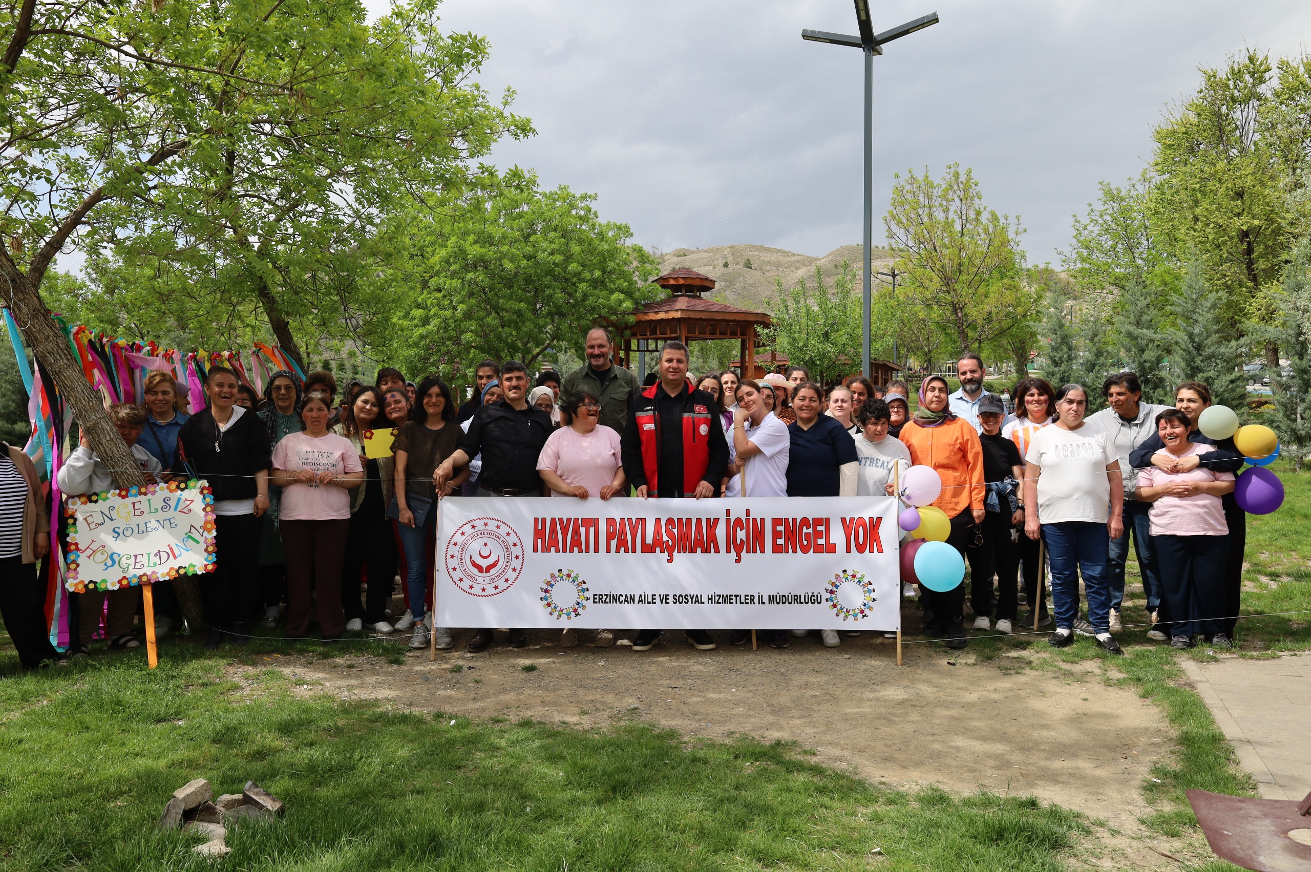 “Engelliler Haftası” Dolayısıyla İl Müdürümüz Sayın Serdar Demirci, Bugün Engelsiz Yaşam Bakım Rehabilitasyon Ve Aile Danışma Merkezimizde Kalan Engelsiz Kızlarımızla Bir Araya Geldi.