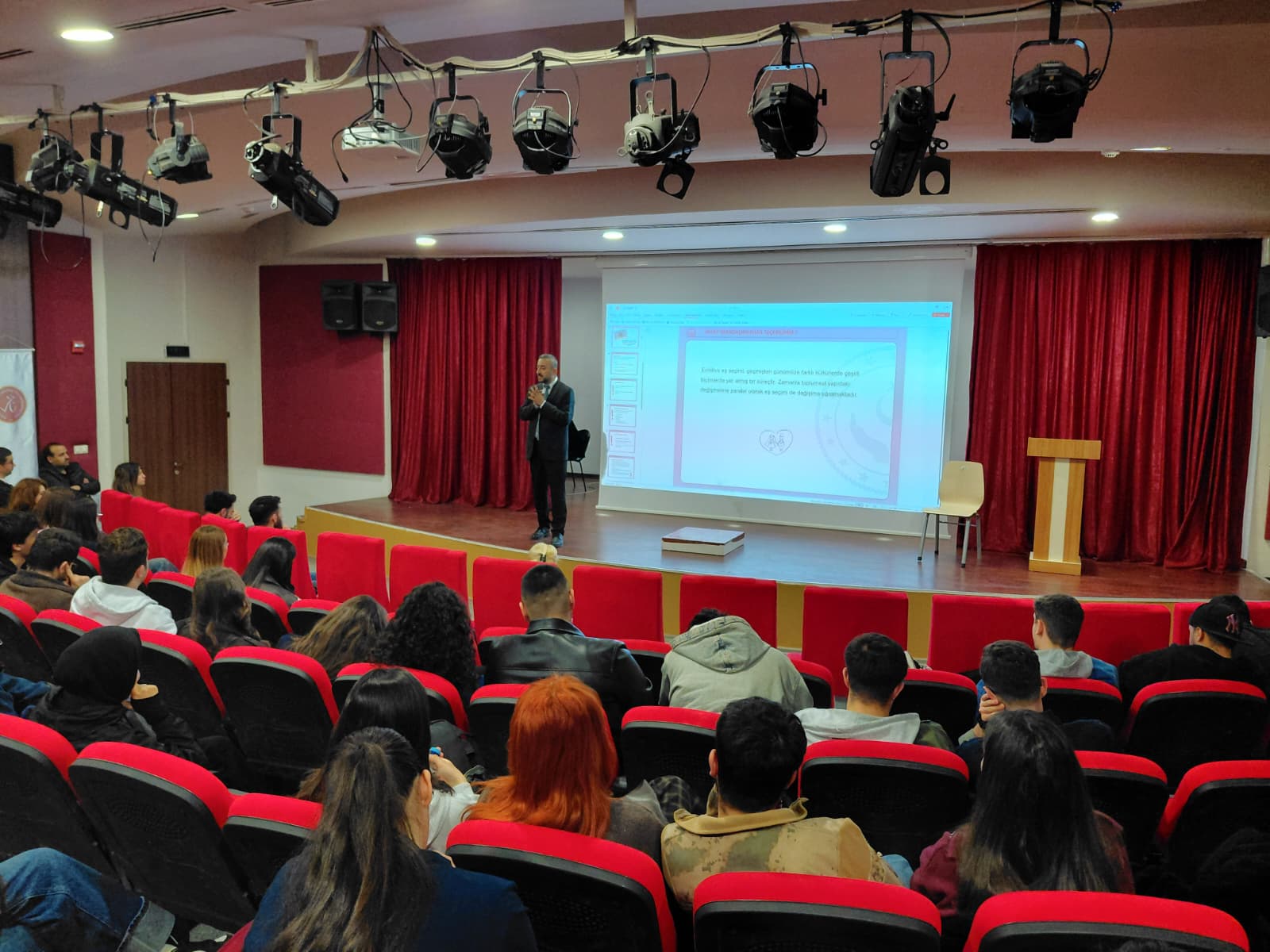 Nevşehir Hacı Bektaş Veli Üniversitesi Güzel Sanatlar Fakültesinde “Evlilik Öncesi Eğitim Programı” düzenlendi