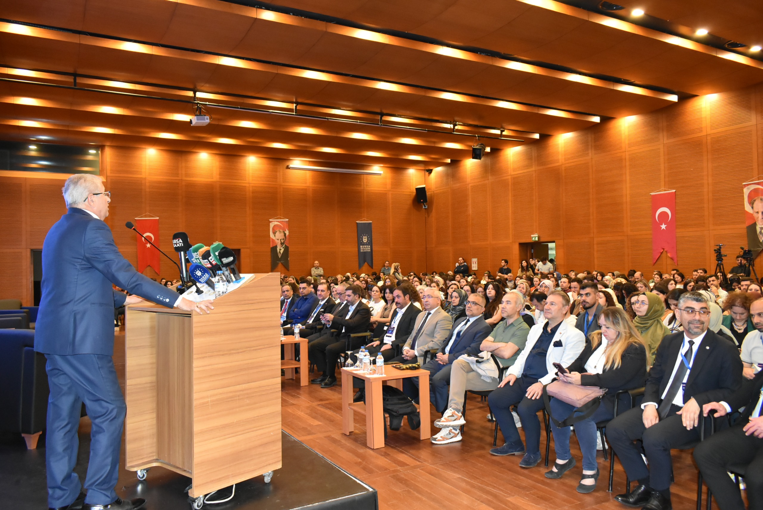 Bağımlılığı Önlemek: Gençlik, Aile ve Toplum Perspektifi” Sempozyumu Gerçekleştirildi