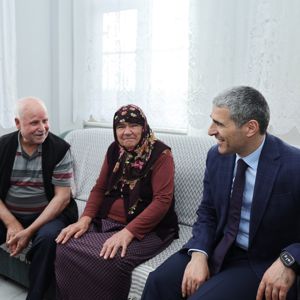 Valimiz Sayın Dr.Naci AKTAŞ Şehit İbrahim Çetin'in Bizlere Emaneti Kıymetli Ailesini Evlerinde Ziyaret Etti. - fotoğraf 2