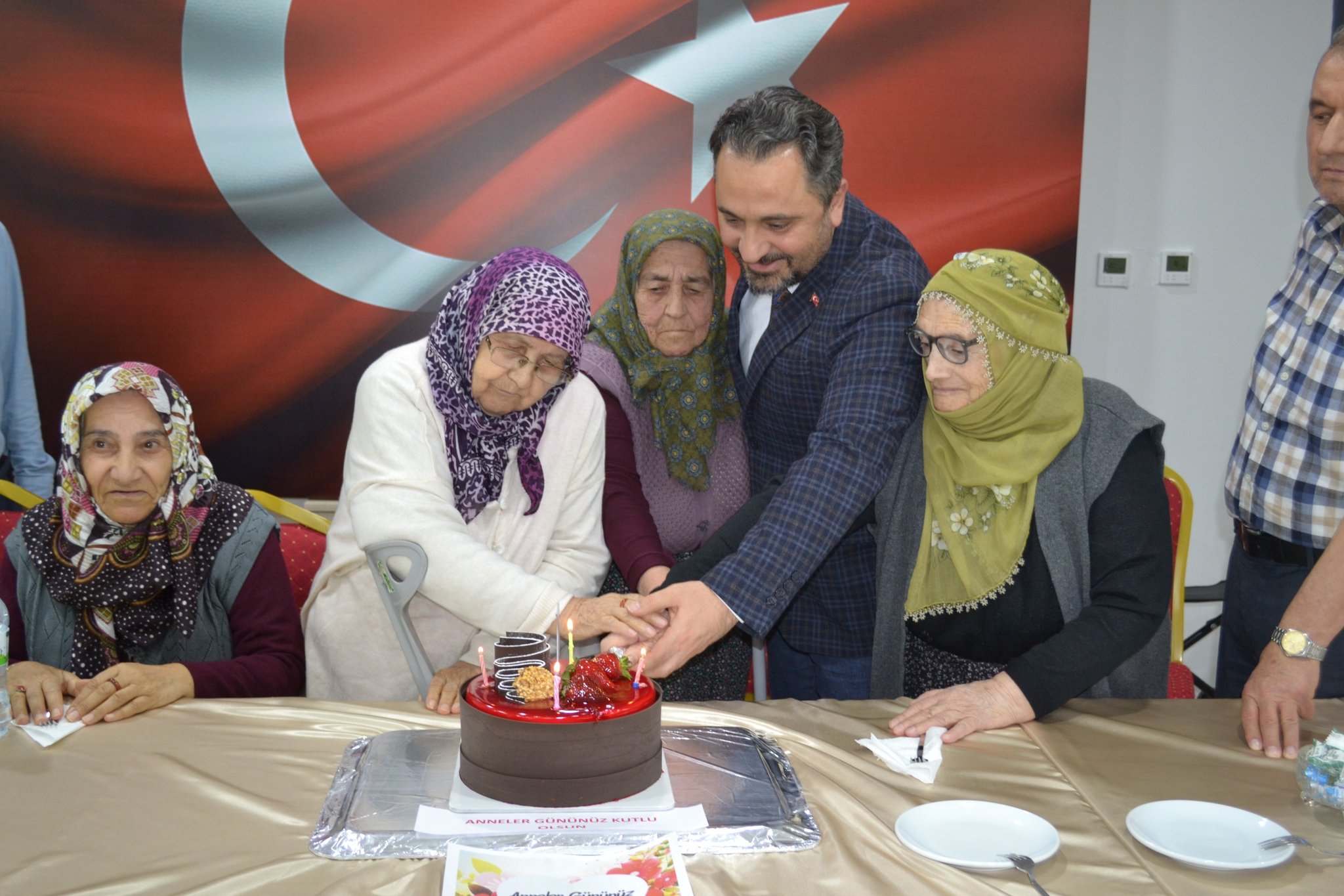 İl Müdürümüz Huzurevinde Düzenlenen Anneler Günü Programına Katıldı