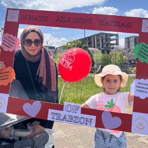 15 Mayıs Aile Günü Kapsamında “Güçlü Aile, Güçlü Toplum, Güçlü Türkiye” Temasıyla Of Sahil Parkı’nda Çocuklar Ve Aileleriyle Bir Araya Gelindi - fotoğraf 2