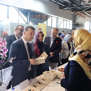 Renklerden Satırlara Anne Şefkati - fotoğraf 5