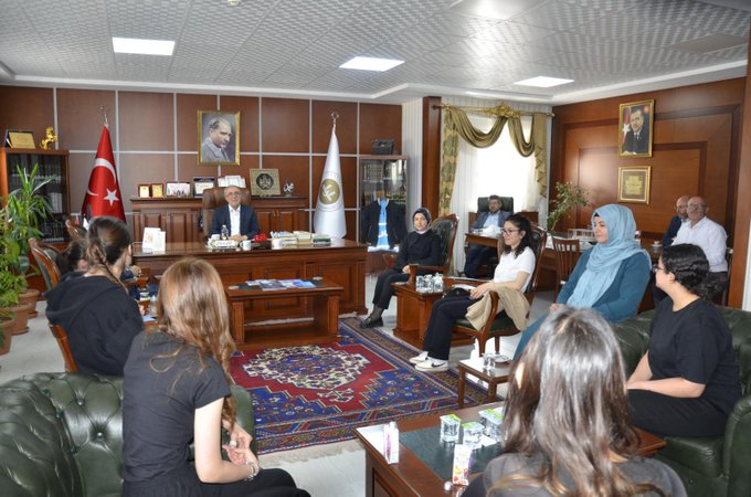 40 Hadis ve Şiir Yarışmasında Dereceye Giren Çocuklara Ödülleri Takdim Edildi