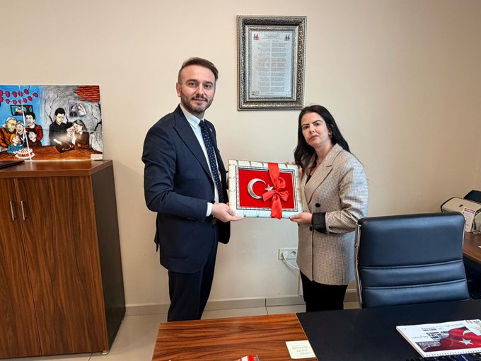 İl Müdürümüz Alper Alp, 13 yıl önce Yozgat Valiliği Yazı İşleri Müdürlüğü’ne EKPSS kapsamında ilk atanan personeli ziyaret etti. 